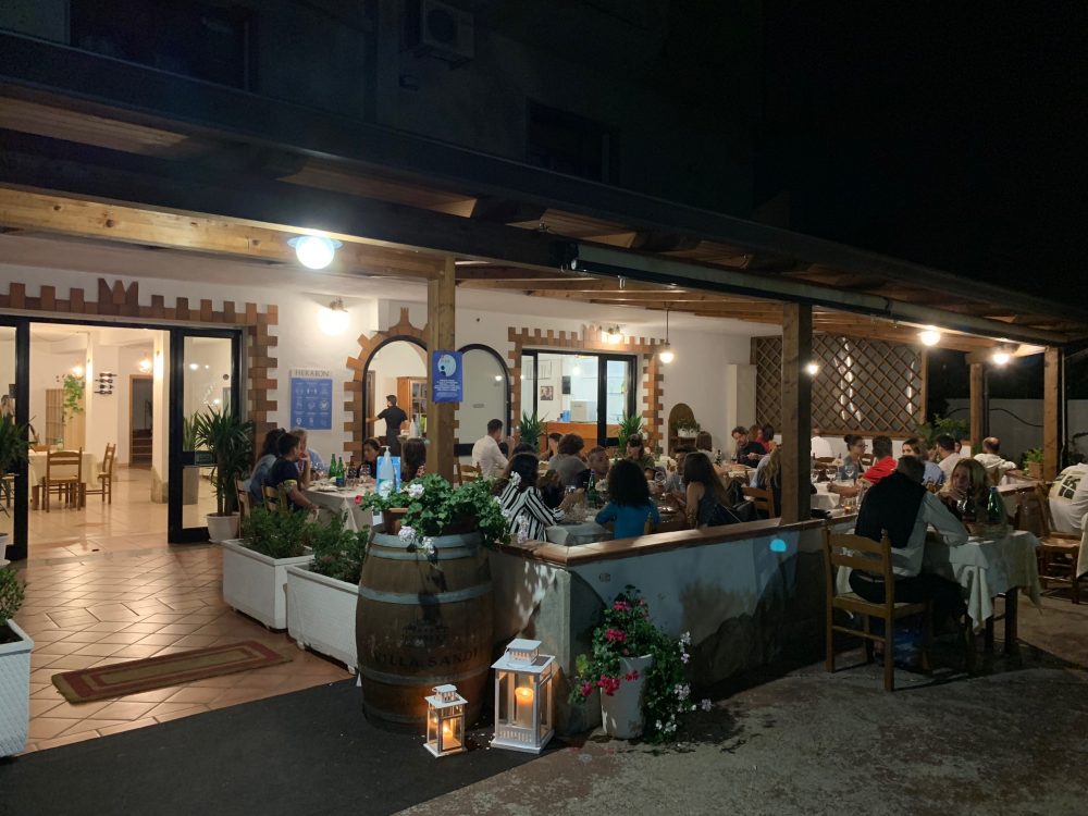 Esterni del Ristorante Heraion a Novi Velia ai piedi del Monte Gelbison Esterni del Ristorante Heraion a Novi Velia ai piedi del Monte Gelbison