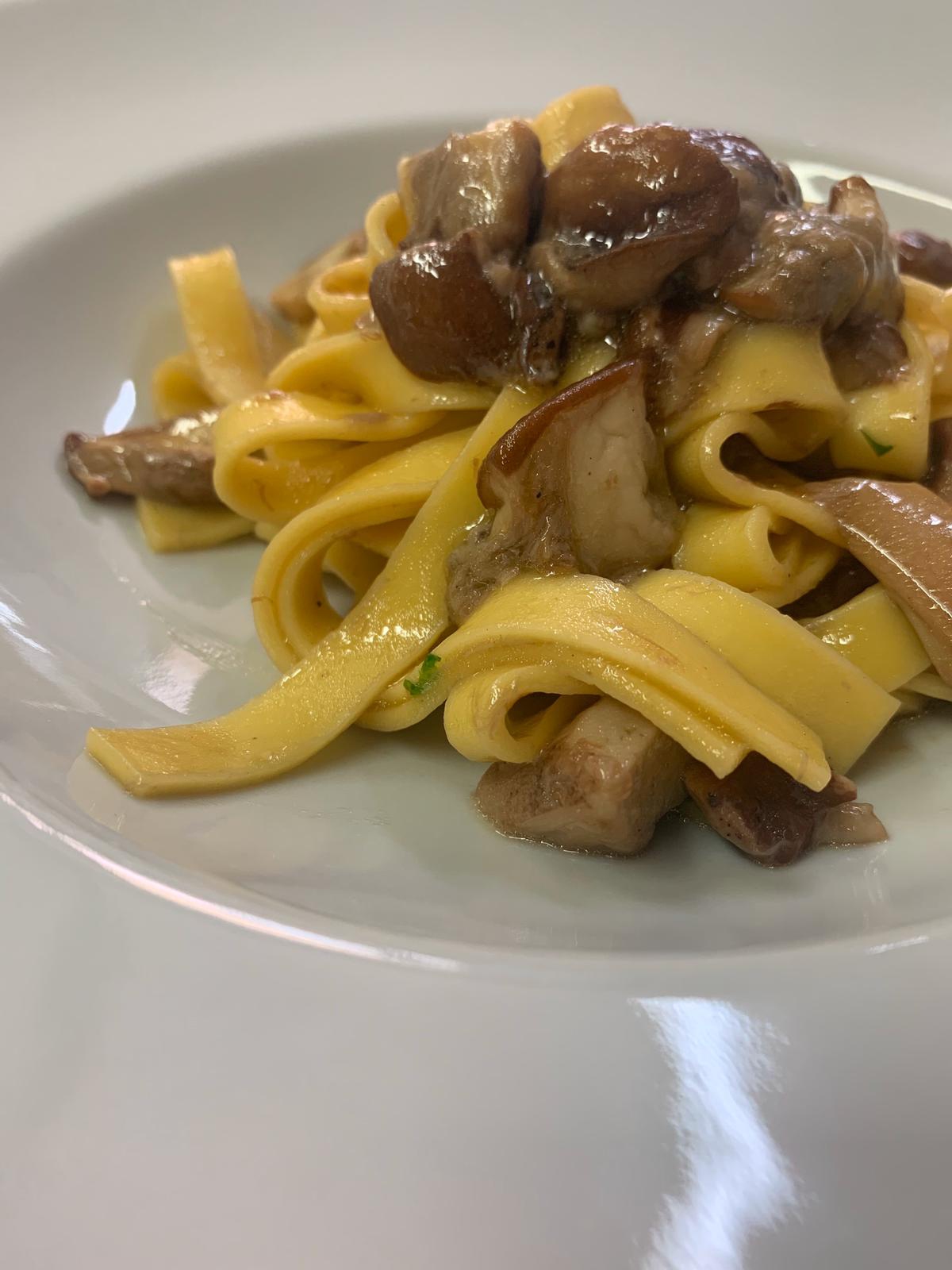 Piatto signature di pesce e ingredienti cilentani